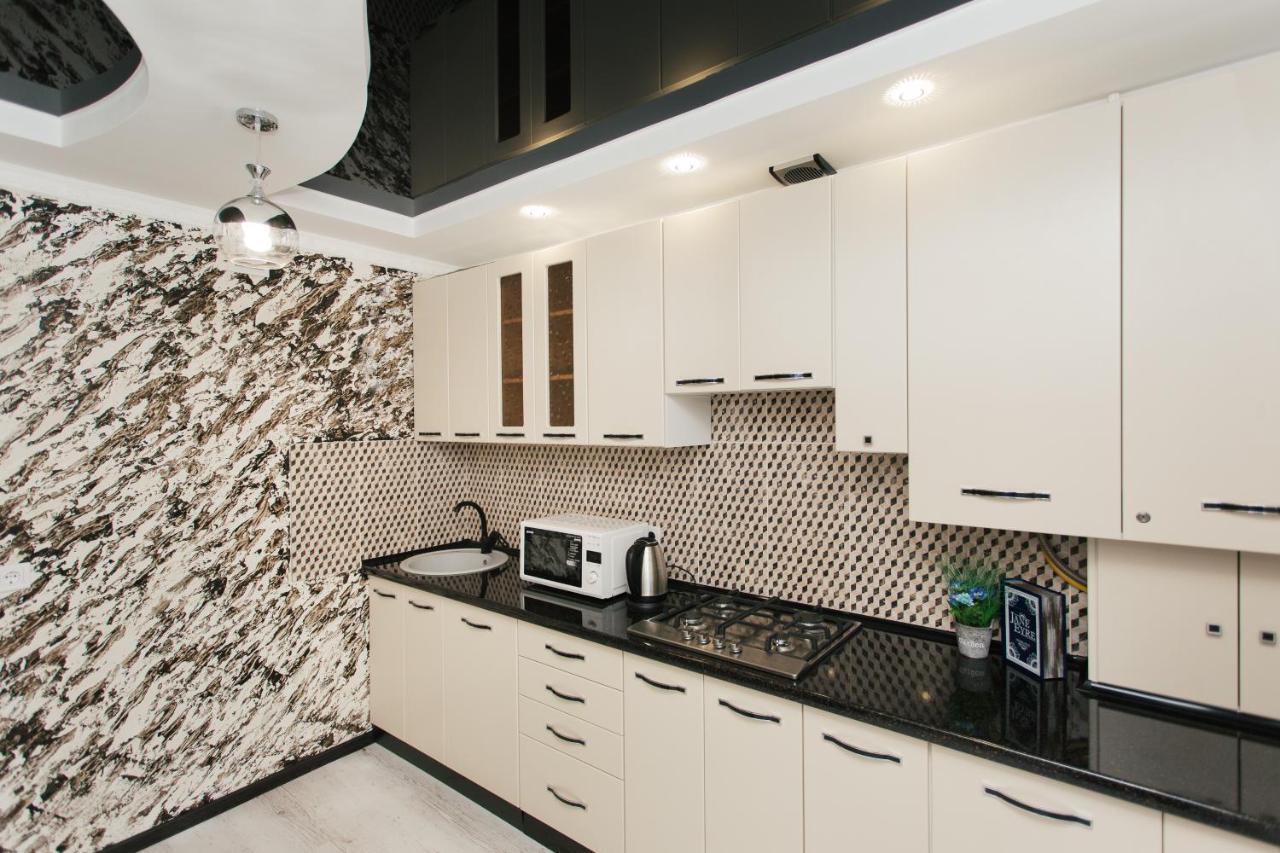 De Luxe Apartments Centr Illinskaya 苏梅 外观 照片